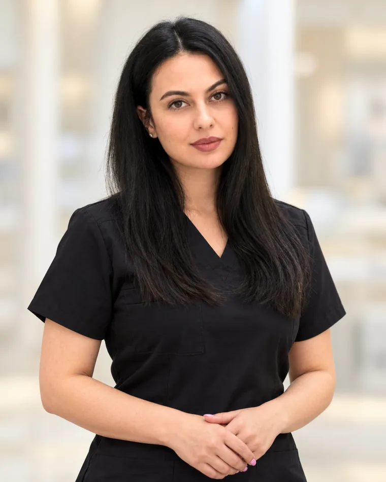 Dra. Shriya Lahad – Estética dental, prótesis dental y odontología restauradora